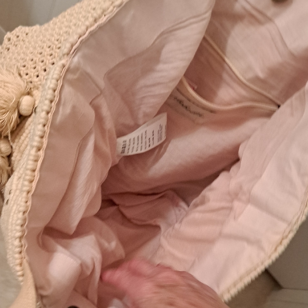 Cleobella Swoon Large Peachy Cream  Macrame Tote W/ Beads  & Tassels  Excellent - Picture 11 of 11